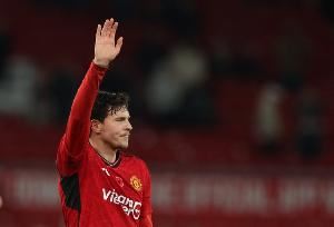 德天空：多特后防遭遇严重伤病危机，考虑引进林德洛夫和维加