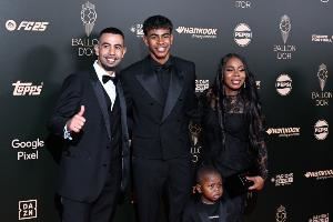 又来了😅亚马尔父亲社媒：我生来是为了死 而不是为了给人当狗